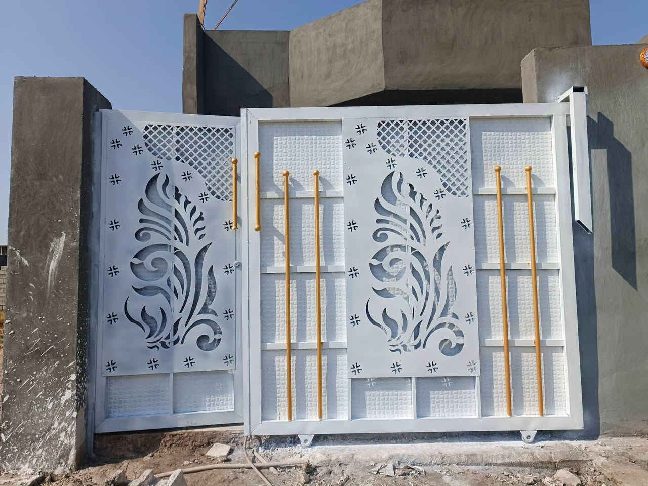 عملنا هذا اليوم صبغ شبابيك ابواب بيت اخ @مهدي علي شايف كل الخير ان شاءلله مستعدين كافت الاصباغ وديكورات داخليه وخارجيه ومن الله التوفيق ***********
