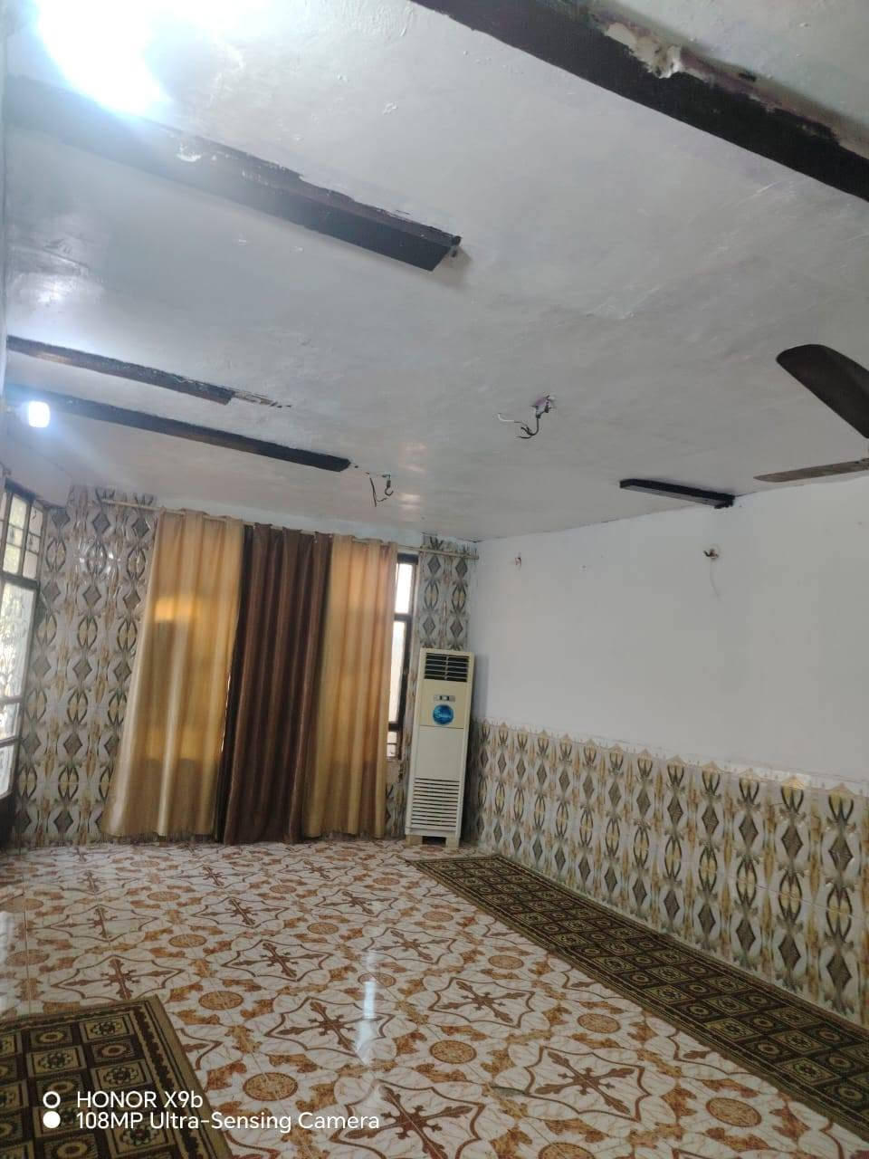 سلام عليكم بيت لبيع بنهروان مقابيل نازحين خط ثاني  بيت في غرفينين و صاله  متخل وستقبال وحوش حديقه   مي كهرباء سحب ستفسار تصل علا ***********
