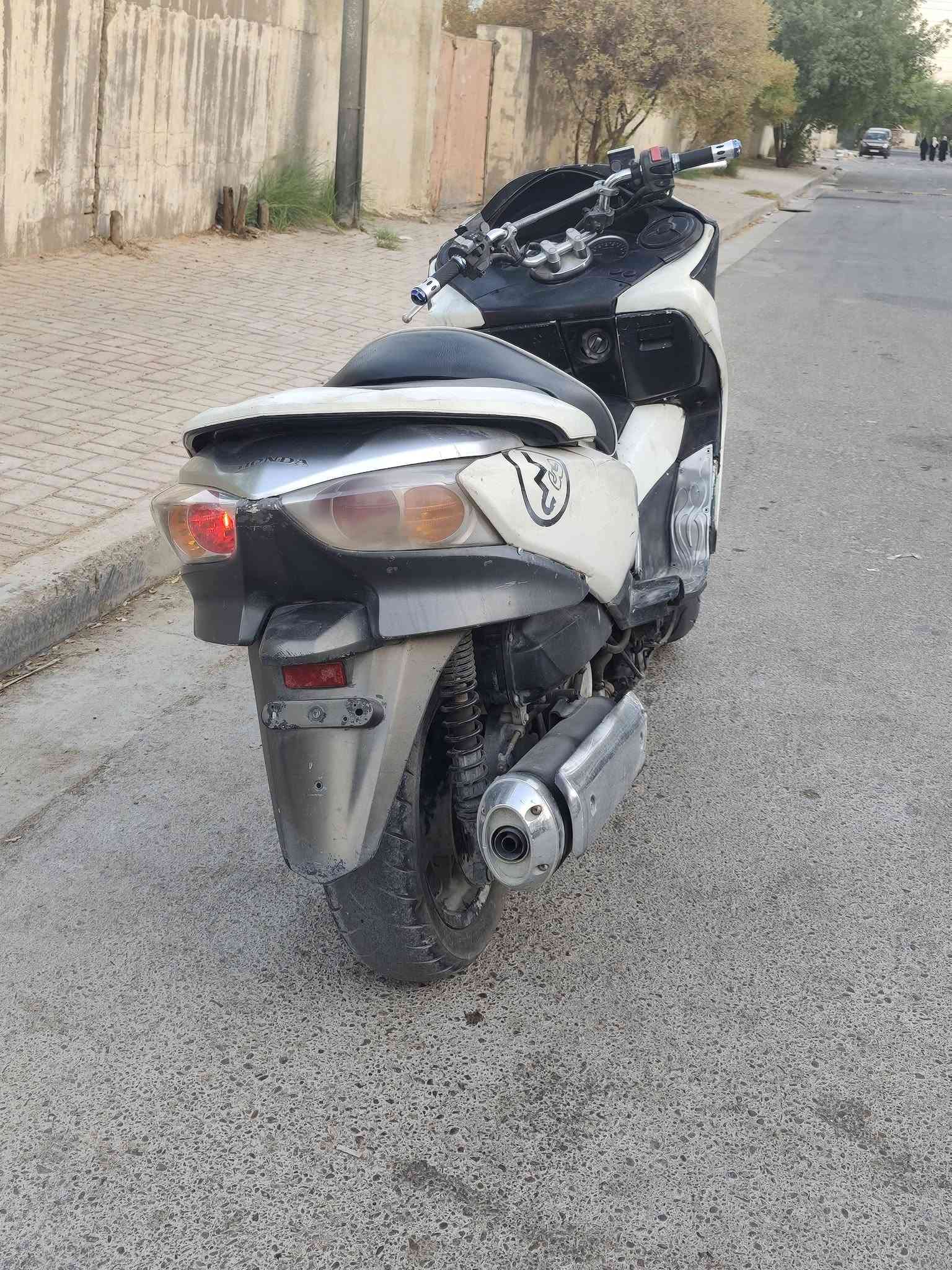 سلام عليكم للبيع او مراوس فورزة بصمه صفر عشره اس كلها شغاله للخير كير شغال مكينه مجفت دراجه نكره سلف اي وقت وين ما يعجبك اطلع كفرات كدامك سعر 650 بي مجال بغداد زعفرانيه ***********

