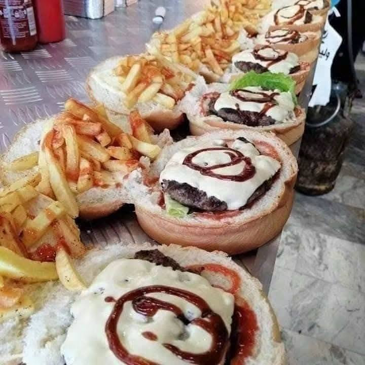 ،نقدم الكم مطعم أبو الأشتر اطيب بيتزا  وهمبركر وبشهادة الزبائن اكيييد 😍
البيتزا اسعارها مناسبه للجميع والسكل والطعم مو طبيعي 😉
الاسعار حسب الحجم... صغير ٤ ب٦٠٠٠ وسط ب٧٠٠٠ كبير ب١٠الاف عائلي ب١٢الف
صاج يطالي صاج تركي٥٠٠٠
صاج البناني ٢٥٠٠
صغير ٢٠٠٠
الهمبركر السندويش ب١٠٠٠. بدون جبن وبالجبن ب
هم طعم وهم شكل 😉
[[التوصيل مجاناً]] 🛵🛵🛵😋😋
فقط
فقط اتصل☎️☎️☎️الحجز
***********

العنوان ✅
 طريق مشمش شارع السجاد مقابيل دكتور الاسنان مجاور سيد جوده

#زيــــنـب_بـــنــت_الـمــدحـتـيــة
