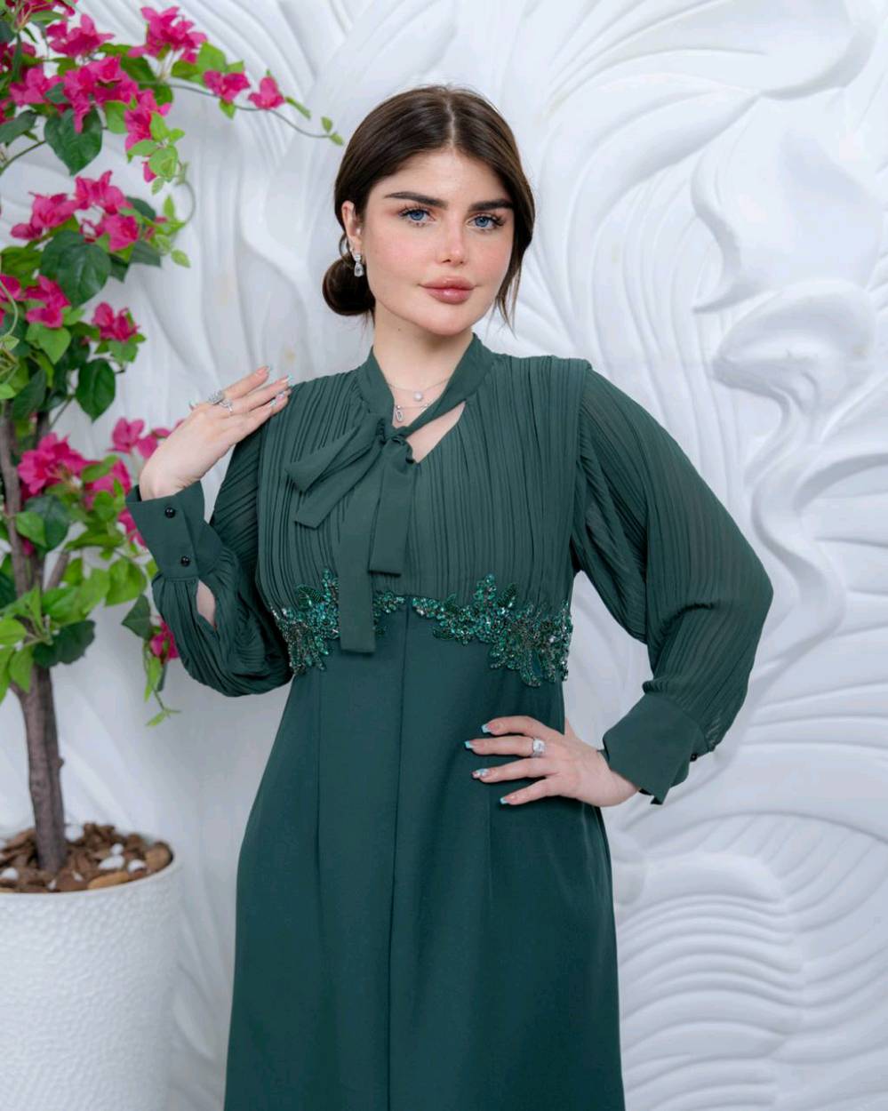 🪄الشغل يدوي مع سليكون حراري 🪡🧵
🎗️فستان كريب مع شيفون الاصلي💯

🎗️قياساتـه :-من وزن 60 الى وزن120
🎨🎨 الألوان :-
←أسود
←نيلي
←ماروني
←زيتوني
←فستقي
←أوف وايت

💸السعر :- 55 مع التوصيل ✅🚚