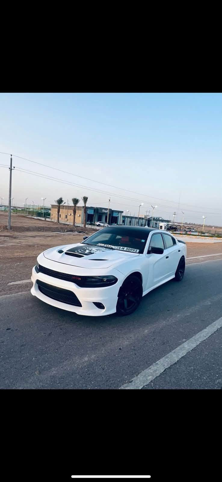 جارجر 2018 جاملغ ونص من الباب بنيد مبدل نفس الون واكو معجون قليل بلشاصي اربع اصابع السياره RT 8 سلندر الباقي كفاله السياره جاهزه من كلشي تدفئه تبريد تحكمات استيرن  باسمي رقم بغداد المكان البصره.  بيع ب165. وترهم مراوس الشراي يتصل ***********
