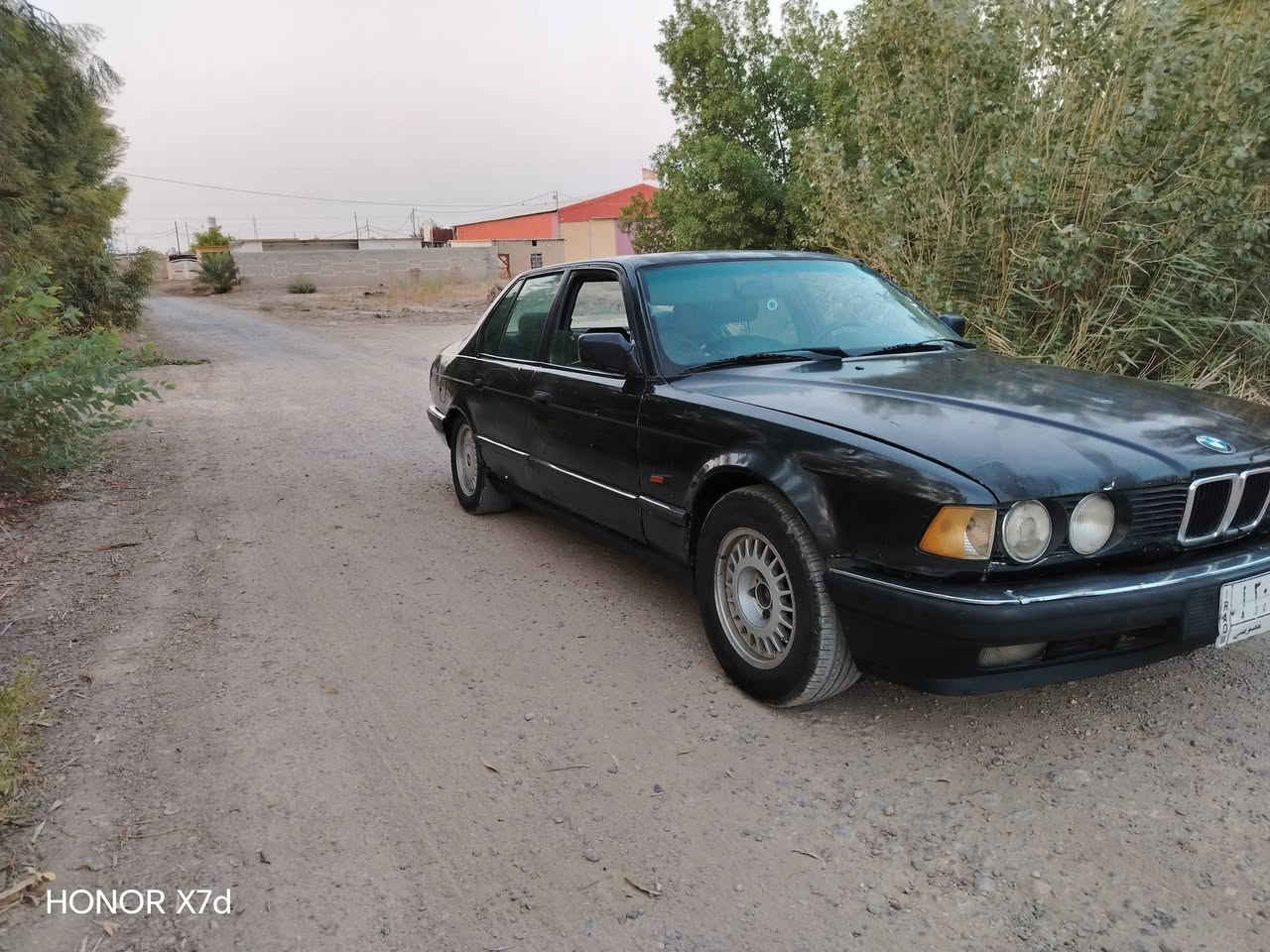 السلام عليكم 735 موديل 1993اصل دبل ايرباك دبل جكمجه مكينه كير مكفولات مكفوله من الظربه ولخياس تخم تاير جديد كهربائيات كلها شغاله وبلاديه صدر أمامي نص عمر وخلفي جديد مسجل شاشه داخلها جديد دعامياتها جدد حاويه السياره بلاديه وحلوه رقم بغداد السعر 28   رقم***********
