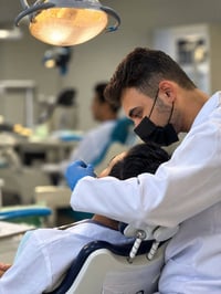 علاج مجاني • طقم اسنان • جامعة كربلاء