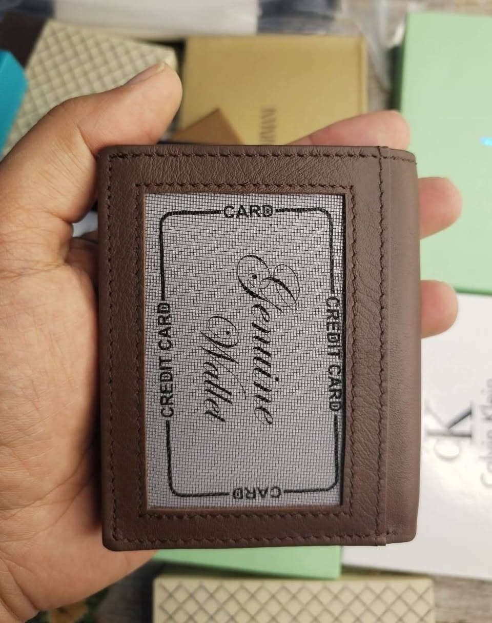 محفظة رجالية لاكوست 
جلد طبيضعي أصلي 
ناعمة تحفظ باجاتك وفلوسك 
للحجز واتساب ***********
توصيل لكل محافظات العراق
