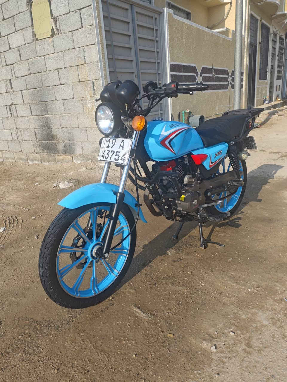 سلام عليكم دراجة شاينك 150cc للبيع مكفوله من كلشي الدراجه مفوله كهربأيات كله شغاله رقم انكليزي كربله وسنويه  تحويل ثاني يوم الي مو شراي ومايعرف بل دراجات و الأسعار لا يعامل ويتعبني السعر 2100 وبيه مجال مكاني كربله الرقم *********** واتساب فقط و ماسنجر مفتوح
