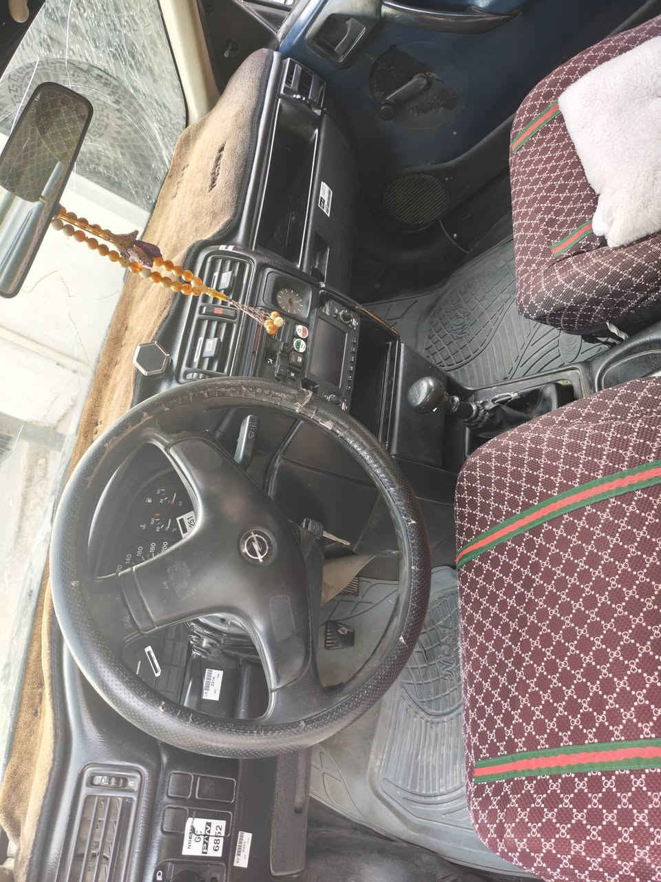 ئۆپڵ ڤیکترا
گێڕ مەکینە داروو بەرد بەشەرت
تایەی 100 /70 
ناوی لۆکە 
خایساتی نیە قەترە
سەنەوی خواری هەبوو ون بووە
بە علوج ئەیفرۆشم 
کەفیلی ماڵی مەدەنی ئەکەم
یەک چامەلغی دواوەی بۆیاخە 
سەیارەیەکی پاکوو جوانە ماڵی دۆستە دینار مەسرفی نیە
شوێن سموود 
16 گەڵاو مەعامەلە 
***********
