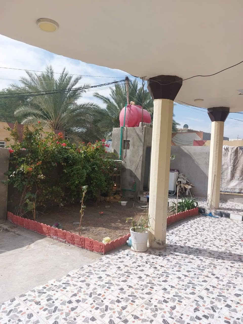 بيت في كربلاء يصلح حسينية او للسكن للبيع او مراوس مساحته ٢٥٠ متر سند ٢٥ صب كونكرت مسلح خريطة كاملة وكافة الخدمات موجودة تبليط مستوصف مدارس سوگ عنوانه شارع بغداد قرب الخباطة العتبة طريق مجمع ابن حلوة للفلل عمود ٥٢ للاستفسار *********** صاحب البيت مباشر

