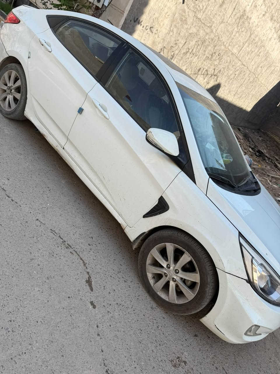 سيارة اكسنت خليجي دوش للبيع موديل 2012
مبدل محرك
تبريد  
صبغ جنطة
صبغ بابتين خلفيه
مكينه [1600]
سيارة باسمي تحويل ثاني يوم 
العنوان [الدوره] السعر [90] وبيهه مجال
التواصل ع الرقم [***********] واتساب متواجد

