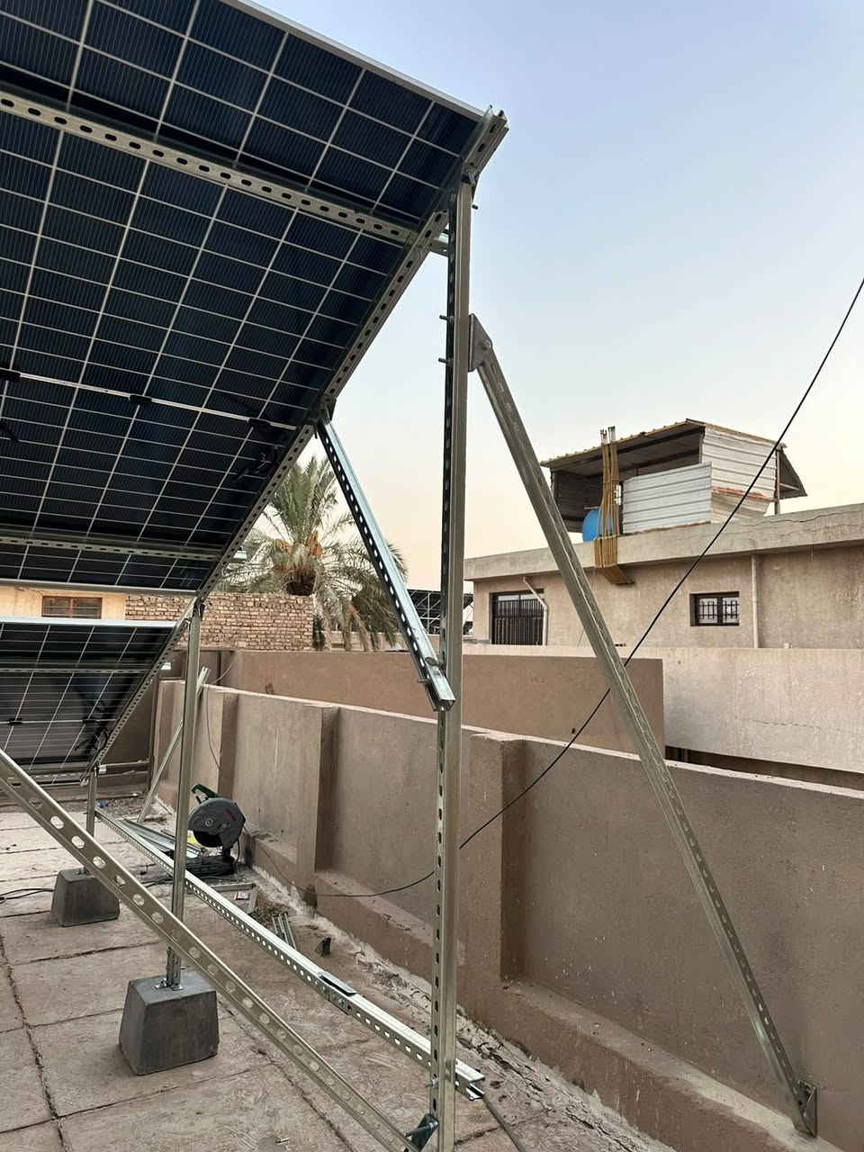 تجهيز وتنصيب منظومة طاقة شمسية في بغداد حي العدل لصالح بيت الدكتور عبدالله الزبيدي
٣٥ امبير نهاري و٢٠ امببير ليلي لمدة ٦ ساعات
الواح لونجي هيمو اكس ١٠ عدد ١٨
انفرتر كرينيد ip54   حجم ١٢ كيلو
بطاريات lvtopsun 16 kw  عدد ٢
هيكل ميكانو ٢ ملم
مكتب رواد االطاقة البديلة والذكية
الانبار. الخالدية بداية حي القدس قرب  مجمع انشائية القيسي
*********** المهندس عبدالله الدليمي
***********١ يوسف القيسي
@
