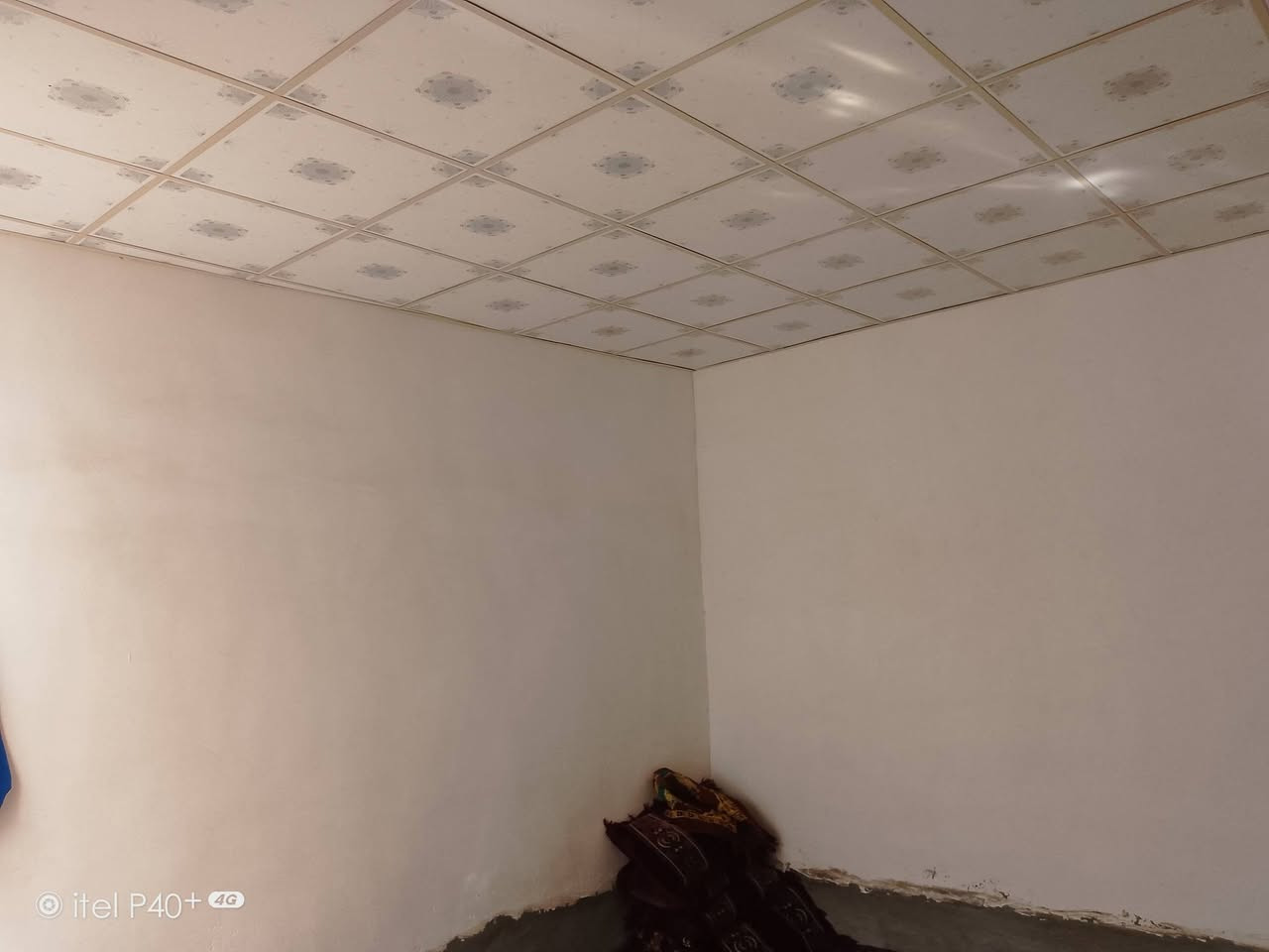 بيت للبيع الحويجه زراعي
حي المشروع خلف الخضر
مساحه 200
غرفتين نوم وهول ومطبخ وربعه 
السعر 30مليون وبيه مجال 
***********
