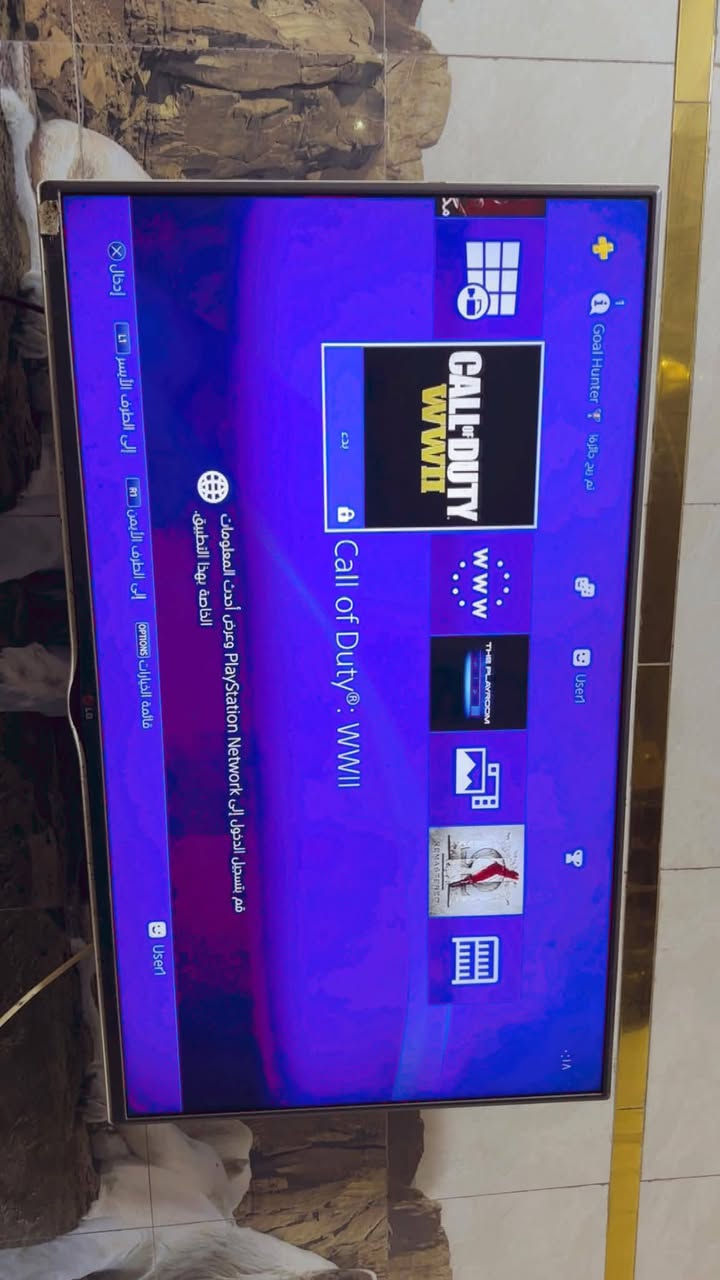 بلي 4 مهكر مع العاب مثل ما موضح بلصوره مع جوستك  اصلي عدد 2  مع كيبل شاحن  تجي للبيت تفحص يمي وتلعب يلا تاخذه السعر 230 وبي مجال  الشراي يراسل واتساب او يتصل ع الرقم ***********
