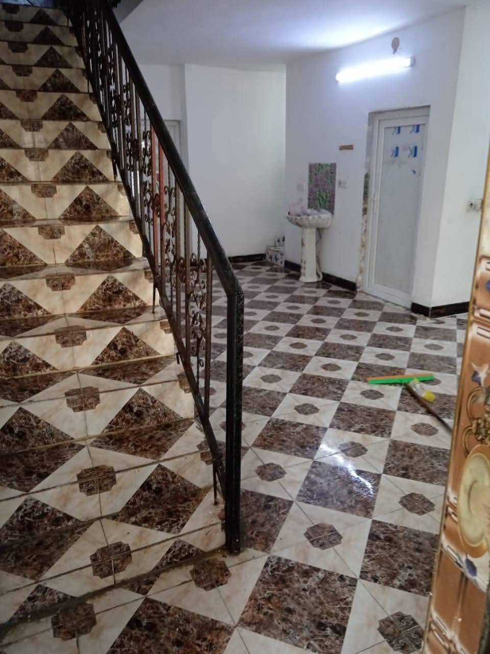 دار للبيع 220 متر  طابقين 📌  طابو صرف 👍🏻بأسم شخص واحد بيع بسعر مناسب
كركوك 📍 حي العروبه

📞 للاستفسار والتواصل (واتساب 📞 ***********
