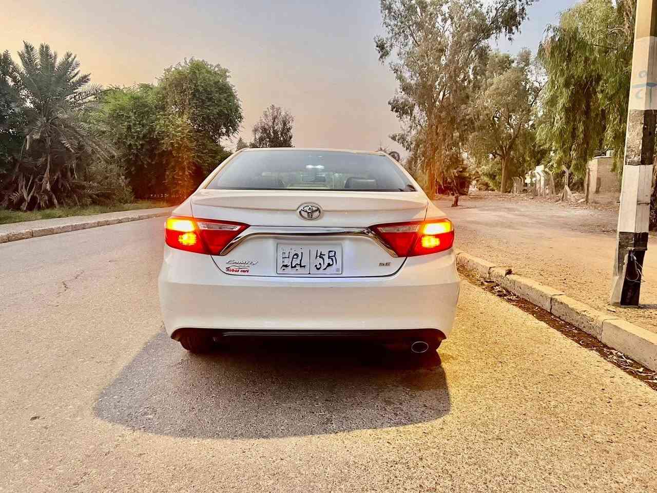 كامري موديل 2016SE لون ابيض  صدفي 
.   تايرات جدد دواخل كلها فول فقط بيها  ضربة الباب الخلفي  والجامرلغ  الخلفي مثل ما موضح بصوره  بكندا. . تبريد ثلج.🧊 ❄️ . سنوية والرقم منتهية...سياره   نضيفه مال جناي  مكان السيارة كركوك. السعر ١٤٥ وبيه مجال بسيط
 ***********
ملاحضه غير متواجد عل فيس
