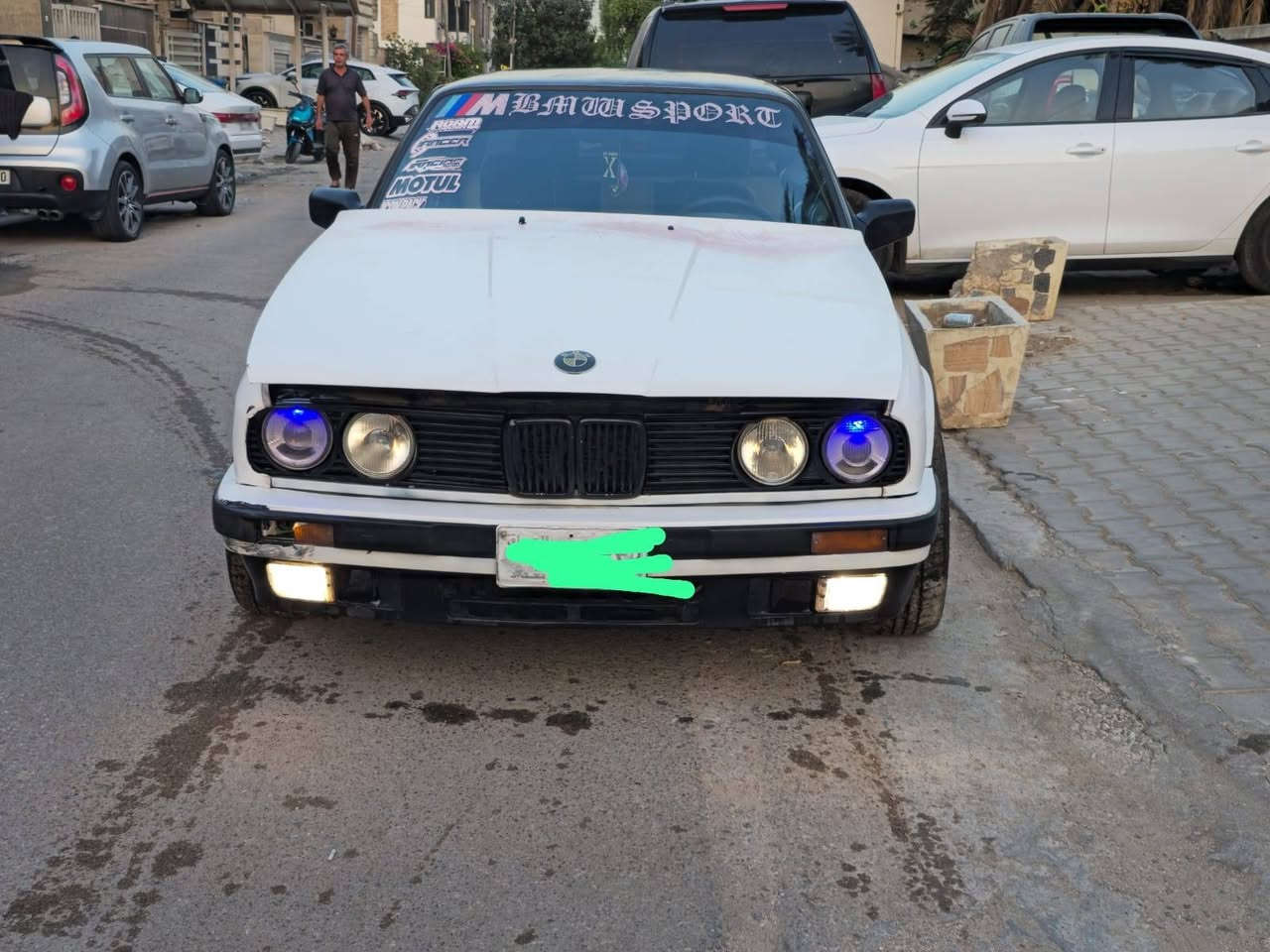 زعره مكينه 525مسكر كير عادي رقمها صدامي سياره حلوه ما بيها نقص أبيعها اكفلها عشائر وحكومه وغرامات بس هذا السعر 25 ورقة  رقمي***********
