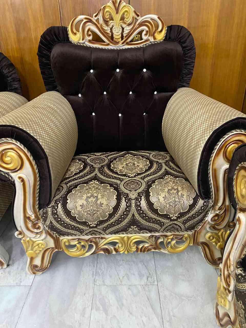 تخم عشره مقاعد كروتيات اثنين وسط ووحده كبيره وكراسي ٢ نسبة النظافه ١٠٠٪؜ 
 السعر 500 الف قفل 
العنوان بغداد 
الامين الثانيه
للتواصل على الرقم
***********
