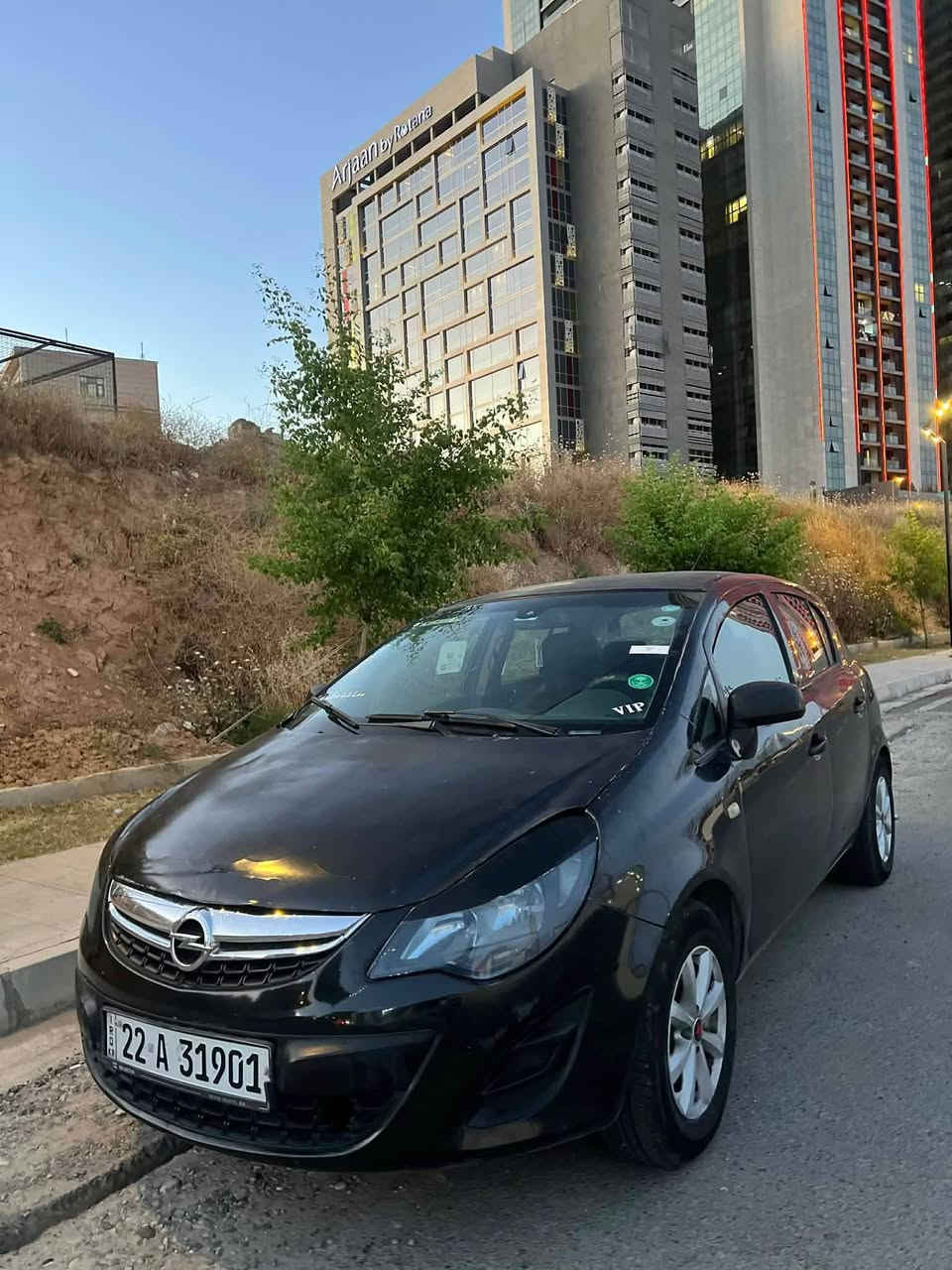🔥 ئۆپڵ کۆرسا (Opel Corsa) مۆدێل ٢٠١٤ بۆ فرۆشتن 🔥
ئۆتۆمبێلێکی ئەڵمانی، زۆر کەم مەسرەف و گونجاو بۆ بەکارهێنانی ڕۆژانە. ناوەوەی زۆر خاوێنە و هیچی مەسرەفی ناوێت.
✨ تایبەتمەندییەکان:
 مۆدێل: ٢٠١٤ (ئەڵمانی)
 گێڕ: ئۆتۆماتیک
 ڕەنگ: ڕەش
 تەرقیم: ژمارەی نوێیە (هەولێر)
 تەبرید: سارد و گەرم
 ناوەوە: کوششن و ناوەوەی زۆر پاک و شیکە
🎨 دۆخی بۆیاغ:
٥ پارچە و دوو بست سەقفی بۆیاغە، بەڵام پێش و پشتی کاپسە. 
*********** أربيل, العراق
