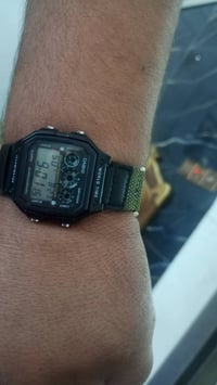 للبيع جديد غير مستخدم سعر القطعه ب30 يوجد توصيل للتواصل 07700249518