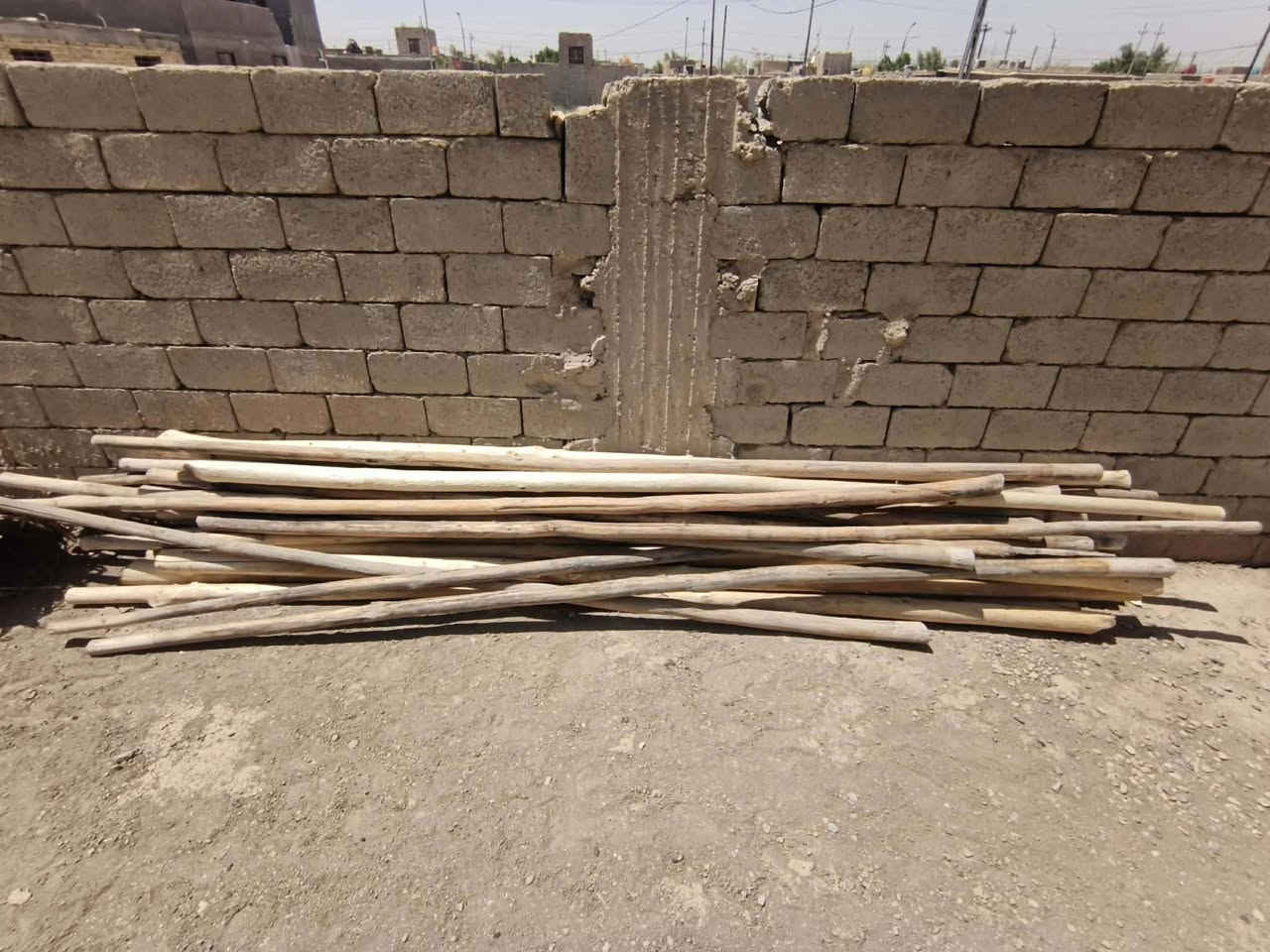 السلام عليكم
للبيع 

قوقات طول 5 عدد 20

مشبج حديد طول 6 عرض مترين 

باريه عدد 2 طول 6 

مكاني الحمار علق واجيك خاص

رقم ***********
