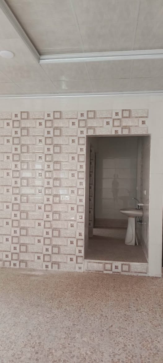 عروض مكتب اساور للعقارات 
دار للبيع سعر مناسب للسكن او الاستثمار
موقع مميز جدا قريب من سايدين الجامعه
البيت فارغ استلام فوري 
المربع الاول 
حي المدراء العامين حي الحدباء
240 متر واجهه 10
طابقين بناء حديث
6 غرف نوم واستقبال ومطبخ وصحيات بالطابقين وبيتونه وكراج
شرط التحويل
سند طابو الزهور
شارع تبليط
لمعرفه السعر اكتب تم ليصلك على الخاص
للاستفسار زياره المكتب سايدين البحرين مقابل مطعم احمد الحاج صلاح
***********
***********
