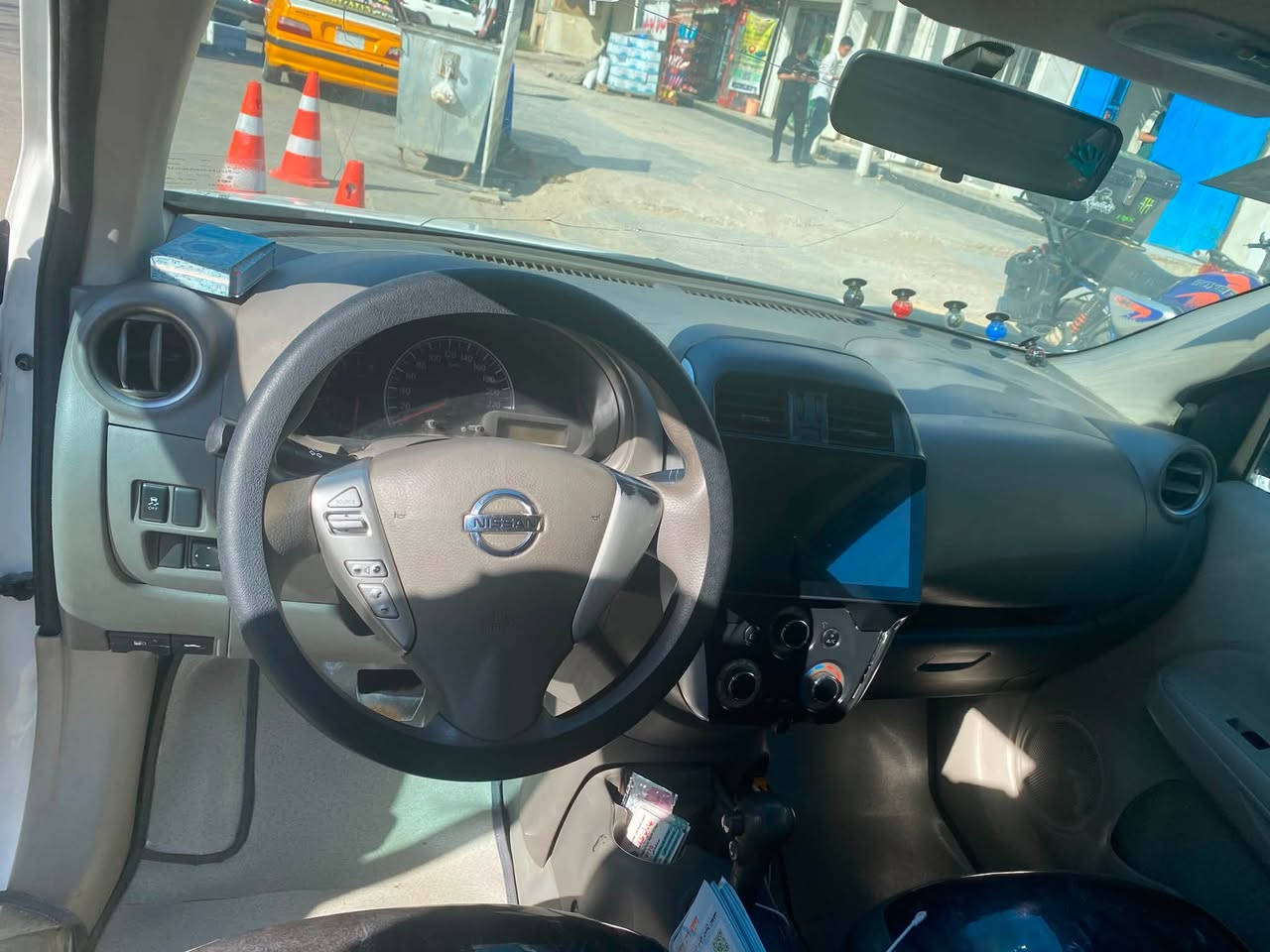 السلام عليكم صني هندي للبيع موديل ٢٠١٩ السياره احلى من الصور كلشي جاهز بيها مكينه كير صدر منضومه احتراق كله جديد لوك منضومه تبريد كامله بدون اي نقص خير من الله السياره بيها جان كم طخه وسويتهن ابيع احزام والتصوير موجود قبل الصبغ السنويه صار تقريباً سنه ونص ساقطه تجي وتشوف بعينك نفس الكلام السعر ٨٥ وبيها مجال بسيط حك الجيه العنوان مدينه الصدر***********
