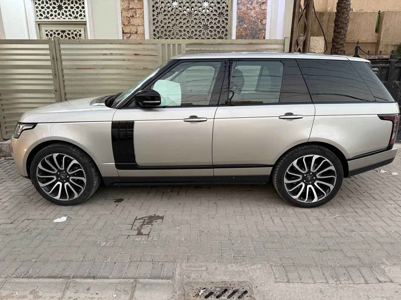 رانج روفر 2015اوتو بركرافي

محدث داخل 2020  

رقم بغداد باسمي 

المكينه V8 سوبر جارجر

سيارة فوول مواصفات

نضام الدفع رباعي سمارت

حساس امامي خلفي

كشنات vip تدفئه وتبريد خلفي وامامي

كشنات مساج

نضام الصوت مرديان 29 سماعة

ستيرن كهرباء وتدفئة

مري شفط وعلامات ضوئي بلادي

صندوق كهرباء

نضام التعليق الهوائي (جكات)

حساسات خلفي وامامي

شاشة كبير امامي اندرويد فول مواصفات

شاشة تبريد 

شاشات خلفية تجوة مع الريمونت 

مودات قيادة

سقف كنتارا وبنراما

مري قلاب مع البگ

كيجات الكترونية

ماشية 184000كيلوا متر

سيارة كير ومكينة بوضع الشركة مكفولات

بيها صبغ باب  خلف السائق اثر شخط دراجة  فقط بدون دواخل بدون فتح باقي السيارة كفالة عامة 

رقم بغداد ومكان السيارة بغداد

السعر250 وبيها مجال واسف ع الاطالة

للاستفسار *********** بغداد, العراق

