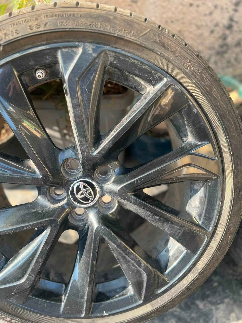 سلام  عليكم ويل كب كورلا ٢٤ نضيف لا عولج لا تعدي  
3 اوياله هنه وتايراتهن   ويل واحد مختلف لونه  بدون تاير 
السعر ٢٥٠. وبي مجال بصيط عنوان بغداد حي البتول 
***********
