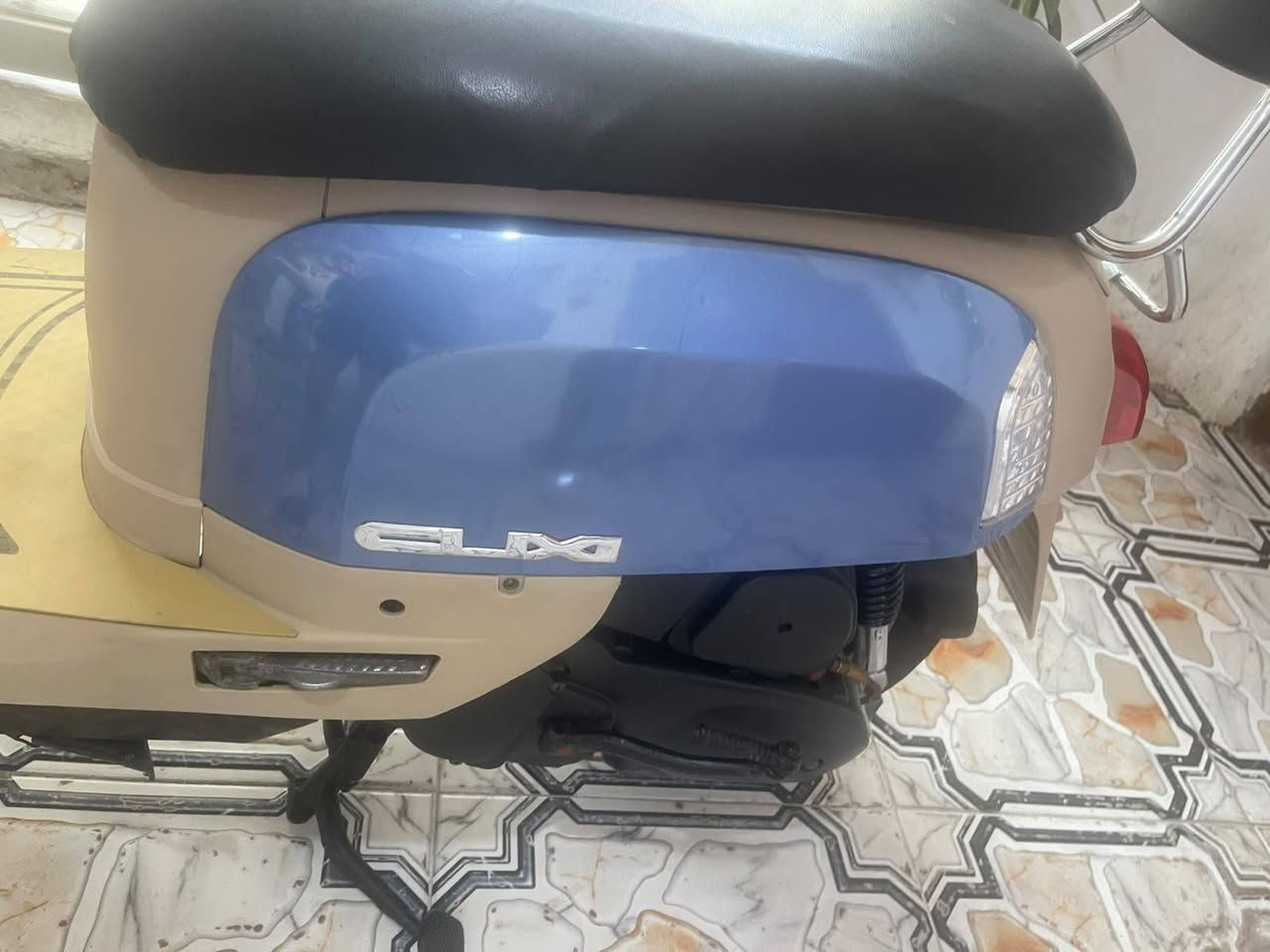 السلام عليكم بوليس  دراجه نضيفه/100ب100 دراجه كلها شغال سلف هندر شاير لايت لكل شغال كابريته السعر 700 مجال  بيه مجال  العنوان البصره 5ميل الرقم ***********
