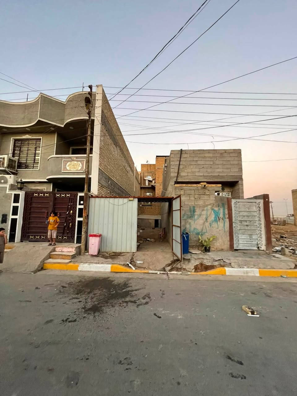 🏡 قطعة أرض  للبيع
المساحه  : 75 متر 

 الواجهة: 3.75 متر (أربعة إلا ربع)

 النزال: 20 متر

 الموقع: منطقة 26 - قرب الحشد

 السعر: 35 مليون  (غير قابل للتفاوض)

📞 للاستفسار والتواصل: ***********
