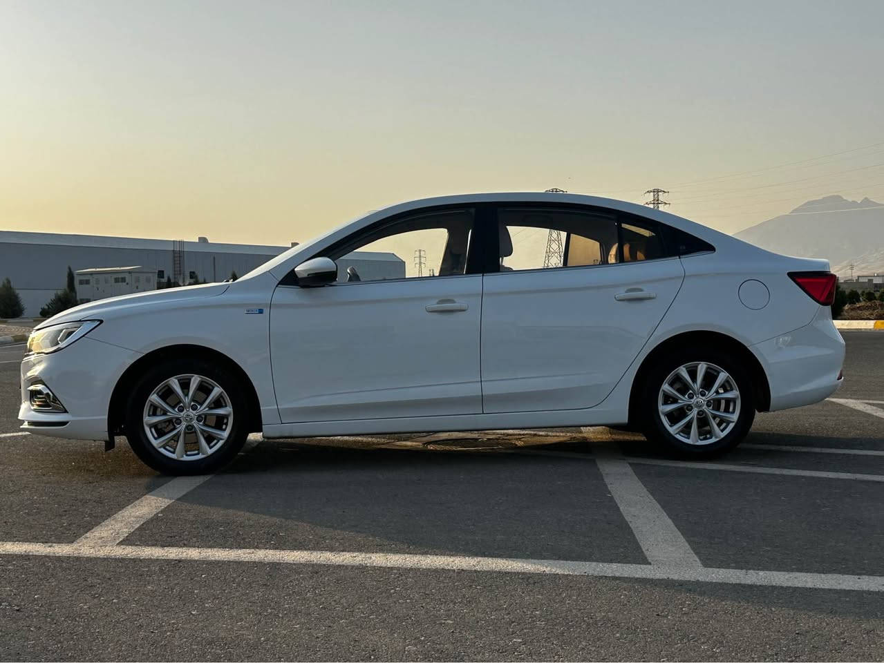 mg 5 مواسەفات کۆنفۆرت  مۆدێل 2023 سەیارەکە 85000 ڕۆشتووە بێ بۆیاخ بێ چاڵ یەک پیدی ئاری بچکۆلەی هەیە نرخی 98 مەجالێکی زۆر کەم *********** السليمانية, العراق
