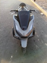 جيل رابع موديل ٢٠٢٢  لون مميز سمنتي  دراجه جديده ماشيه ٤٣ ألف  شرط الف...