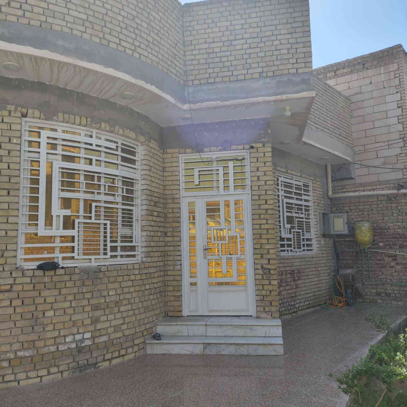 🏡 بيت للبيع – شارع أم علاء | مساحة مميزة جدًا

📍 الموقع: شارع أم علاء
📐 المساحة: 300 م²
🏗️ البناء: كونكريت حديث
🏠 الطابق: طابق واحد
🛣️ الشارع: 10 أمتار

✨ تفاصيل العقار:
▪️ غرفتان نوم
▪️ صالة
▪️ استقبال
▪️ مطبخ حار وبارد
▪️ حديقة
▪️ تصميم مميز ومساحة واسعة مناسبة للسكن العائلي

🌟 بيت مميز بمساحة نادرة وموقع جيد، مناسب لمن يبحث عن الراحة والمساحة.

📞 للاستفسار والتفاصيل:
مكتب آل شبر للعقار
📱 ***********

مجاز رسميًا من غرفة التجارة العراقية – رقم الإجازة 1317
نعمل وفق الأصول القانونية وتعليمات النافذة
🔑 عقارك أمانة، واختيارك يستحق الثقة.
