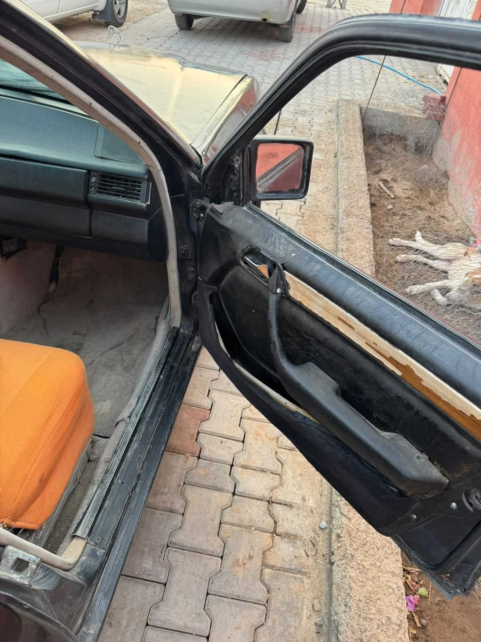 مارسيدي موديل 91 
صبغ عام 
كير ومكينه بطه 2500 
سعر 23 ورقه 
رقم انبار بشرط التحويل والشرعي 
مكان السياره ديالى جلولاء 
***********
