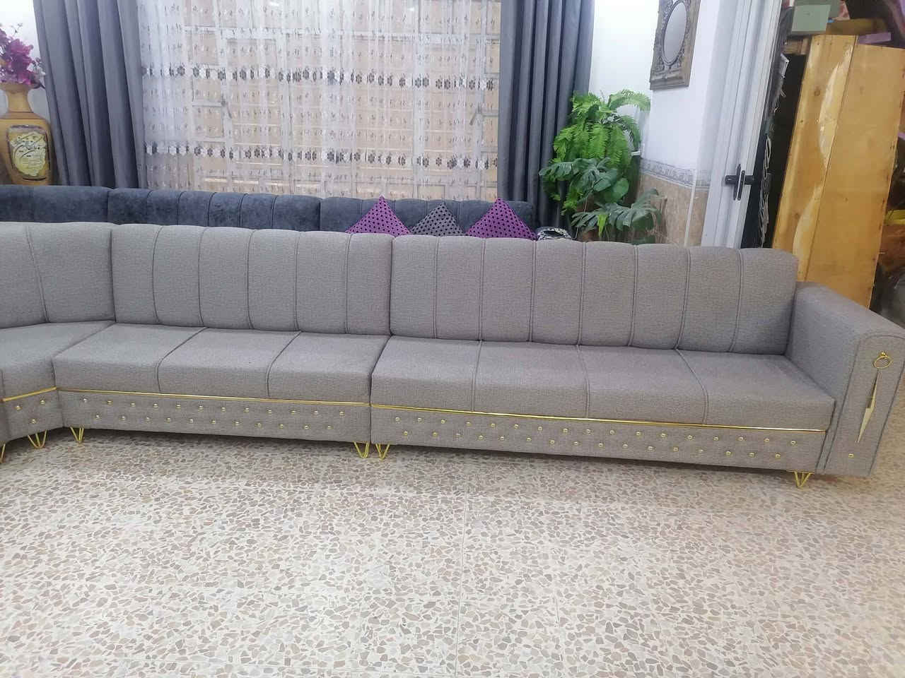 ديوان ١٠ ونص متر خشب عراقي ثقيل دوشمة جديدة شرط القماش والخشب والاسفنج السعر ٤٥٠ ألف للإستفسار الاتصال على الرقم *********** و*********** موصل الحدباء
