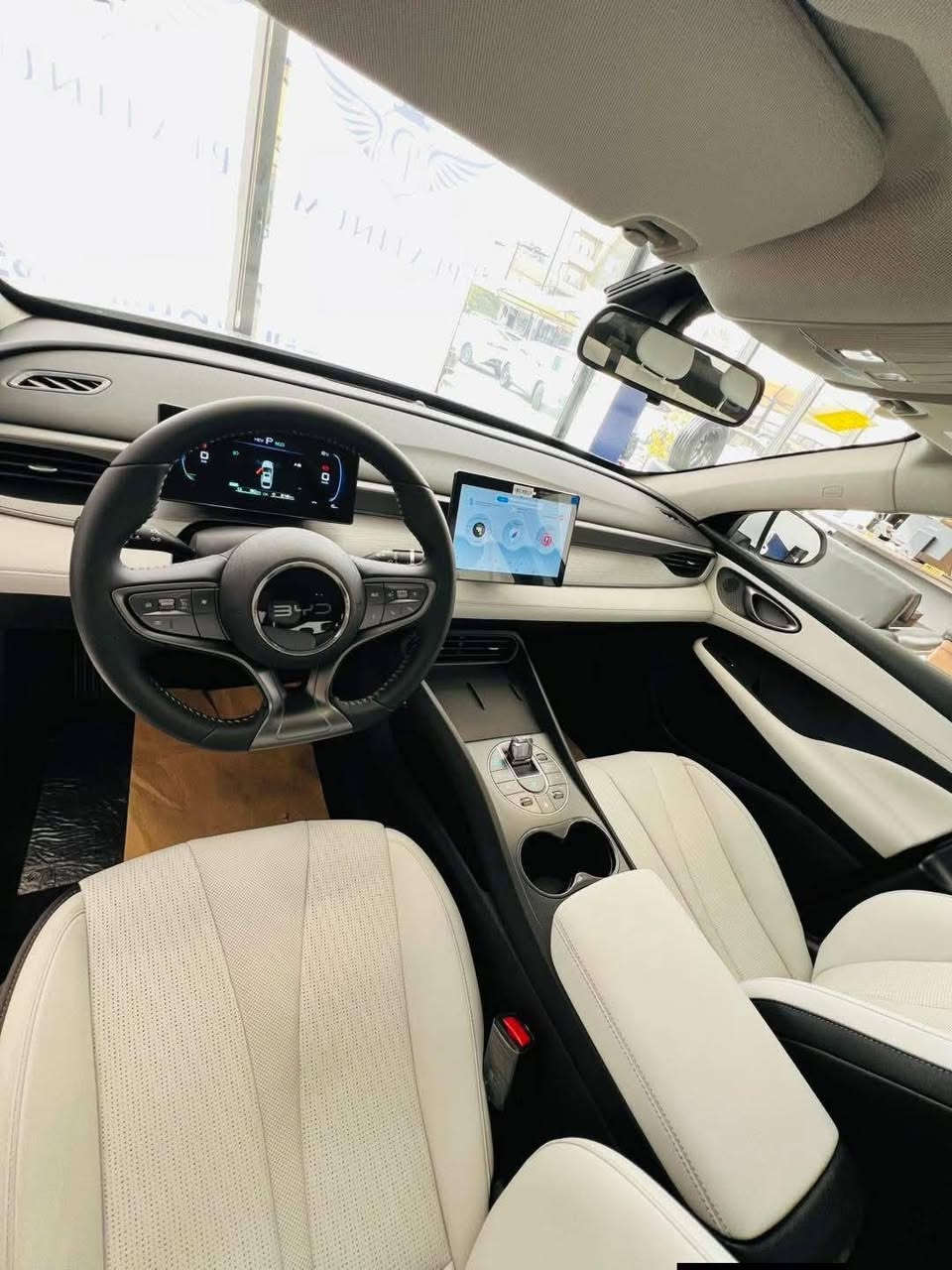 BYD سيل 05 
موديل 2025
سفر كيلومتر كه مترين نرخ 💰💰💰
موبايل ***********
***********
بئ صبوغ بئ ملاحظة 
بئ ته زره 
مواصفات بصمة 
شاشه گه وره 
گيچ الكترونى 
ويل عادي ره ش 
كوشن جلد 
يده بصمة 
زؤر مواصفات تر.....
