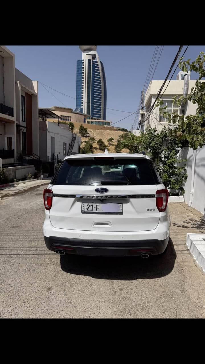 Ford explorer 2016
سەیارەکە ماڵی دۆستە تازە سێرڤس کراوە رۆن و هایدرۆلیکی گۆراوە 
تاقم تایەی تازەی بۆ بەستراوە 
سەنەوی تازەیە
سەیارەکە بی بۆیاخە ٣-٤ شوێن ساردی هەیە لەگەل ٢ کارت
بێ ئێرباگ و ناوگرتن تانها لێ خشانە  
سعری ١٧٠$ معامەلە 
*********** السليمانية, العراق
