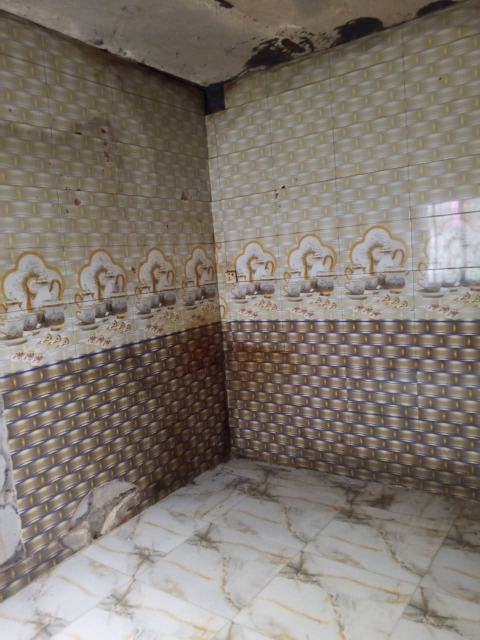 البيت لليجار المساحه ١٠٠ متر 
العنوان حله مفرك عنانه سنجار خلف 
معمل البلاستك الاتصال عل رقم ‏‪***********‬‏
