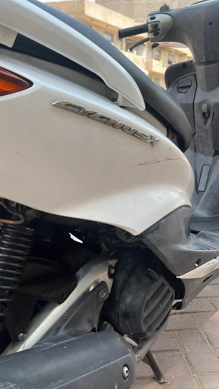 دراجة سكنس نثيه 110 ياباني ستاند حساس رمبه صارلها 4 اشهر نازله من الرنبه مكينه مكفوله برغي ممفتوحه بيها مكفوله كفاله عامه كهربائيات شغاله قفل جنطه قفل صندوق كله شغال وأوراقها موجوده رايدها ب 600 وبيها مجال مكاني الاعظمية 
*********** هذا رقم رصيد 
*********** هذا رقم واتس آب فقط
