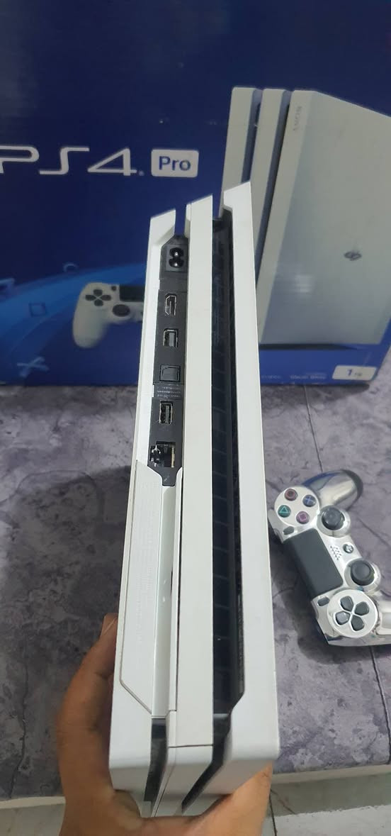 للبيع: بلايستيشن 4 برو 1 تيرا PS4 Pro
الحالة: نضيف جداً ومحافظ عليه

السعة: 1 تيرا 

الملحقات: 1 يدة + كيبلات الباور والـHDMI + كرتونة  موجودة

الجهاز ما مفتوح وما بي اي عطل، وشغال 100%

المكان: بغداد + اكو توصيل

باقي التفاصيل*********** وتساب

للتواصل: دزلي خاص ✅
