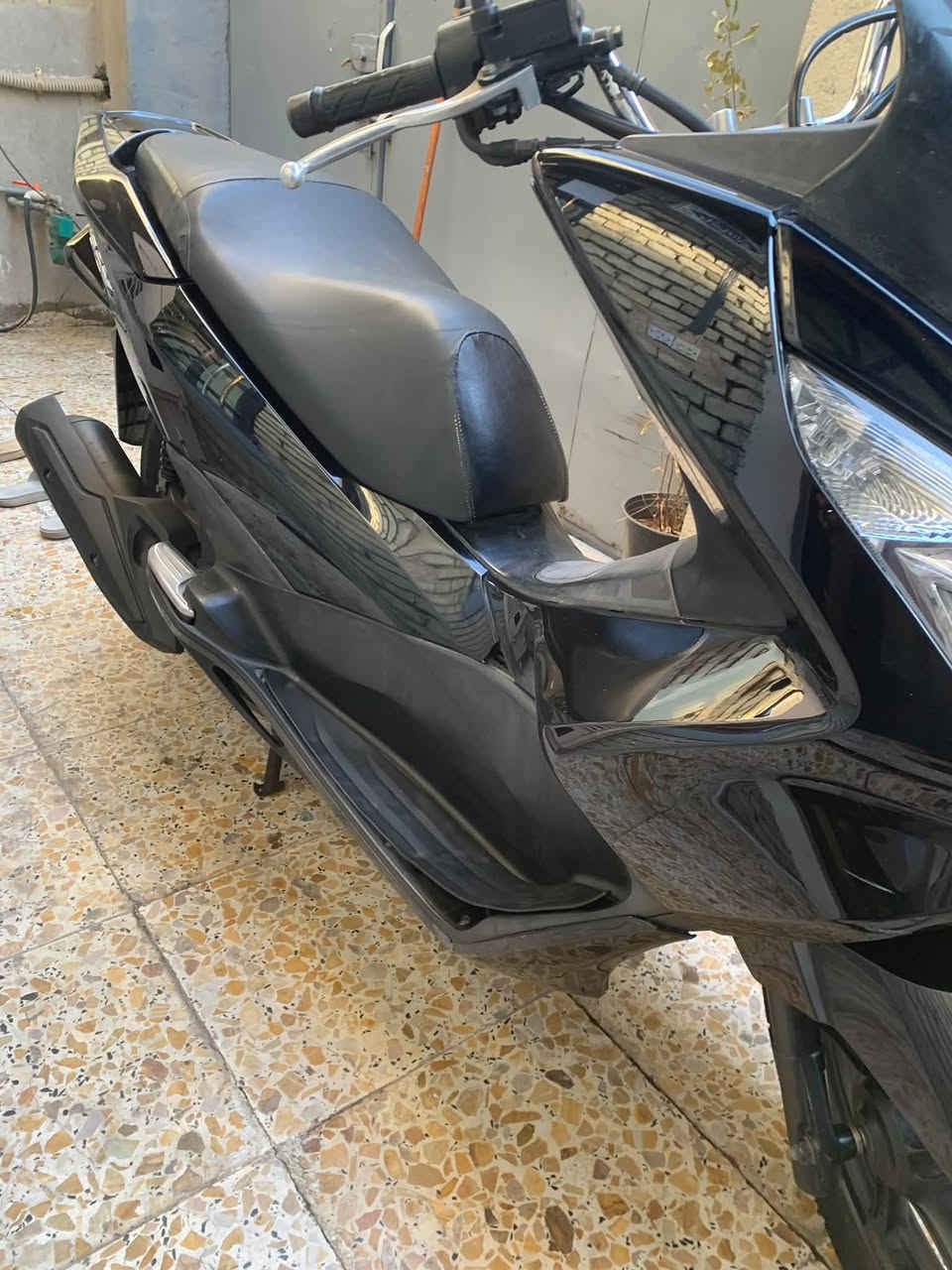 سلام عليكم pcx جيل ثاني ياباني JF محرك 125 
لون اسود دراجه جديده كلش وجاهزه من كل نواحي ناعمه دراجه مكفوله كفاله عامة دراجه ماشيه 44 الف حساس ستان حساس زدحام سويجين  وي دراجه 

العنوان بغداد السعر 16 وبيها مجال بسيط *********** شراي يتصل ويدلل

