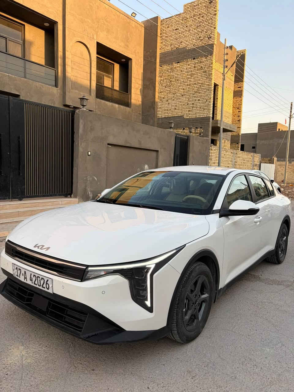 كيا كي٤ وارد خليجي كلين تايتل ما بيها أي ضربه ، G-grade نسخه السويج (العادي) مو بصمه ، جديده السياره وماشيه بس ١١ ألف كيلو ، منصب دواخل RGB LED بالبلوتوث على الموبايل كل الألوان و دوشمه مرتبه ، مبدله زيت كل ٣ اللاف كيلو ما بيها أي مشكله الي حاب يتواصل وياي على الرقم *********** ، رقم سماوه 
السعر : 27,850,000 دينار عراقي 
وبيها مجال
