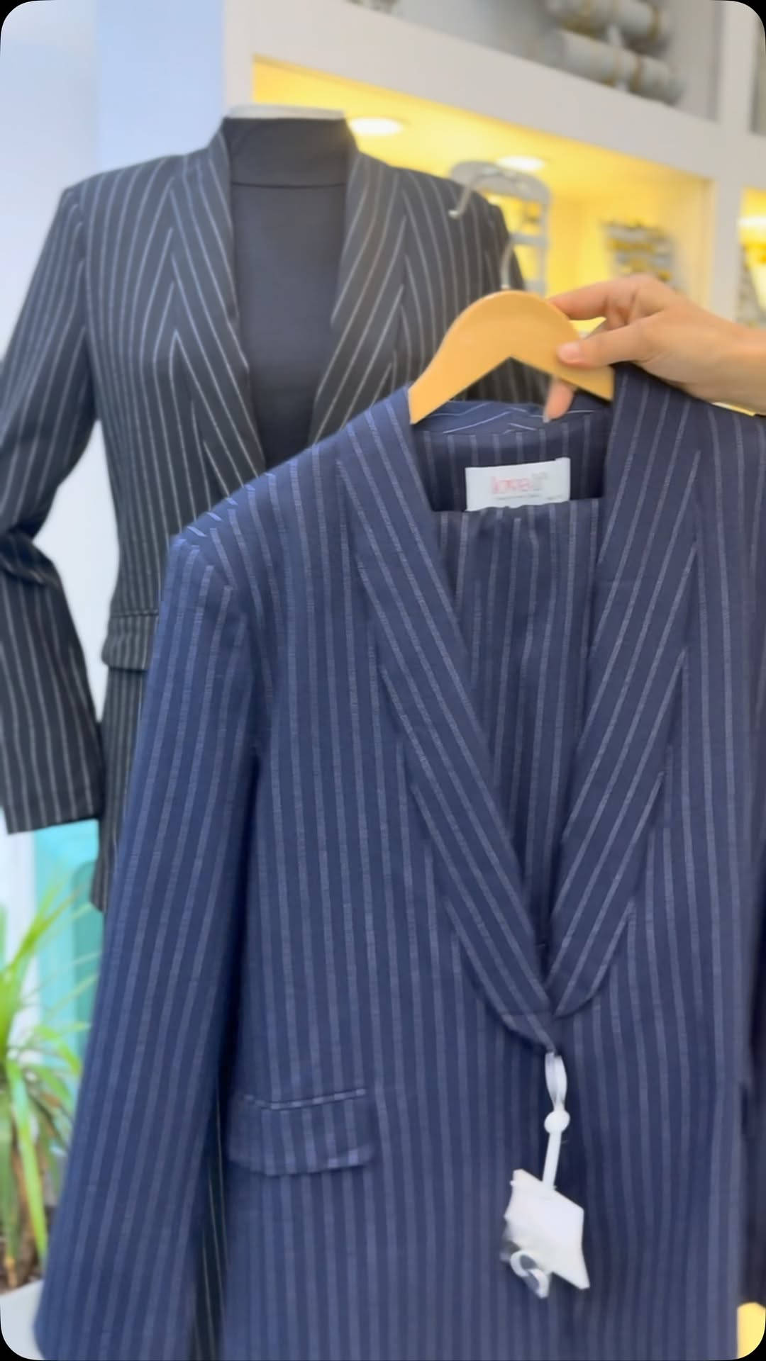 العكـام بوتيك 🪡🧵
طقم رسمي بهاري قياس عادي وخاص✨
للحجز والاستفسار يرجى مراسلة الصفحة 🌸
📍بلد / شارع الزهور مقابل جامع الرسول 
🚙توصيل لكل محافظات العراق
#iraq #store #العكام_بوتيك #ملابس
