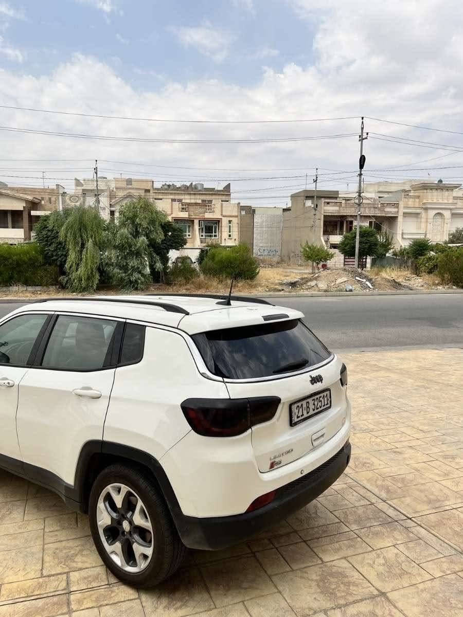 فرۆشتنی سەریع 
جیب کومپاس ٢٠١٨ فول مواصفات
بونید و پشت و جاملغ صبوغە بێ ناوگرتن
گیر و مەکینە بەشەرت بێ عەیبە
سەیارەکە توند و تۆڵە و ڕەقە و تەقەی نیە
ژمارە سلێمانییە
ناونیشانی لەهەولێرە
سعر، ١٠٧گڵا و معامەلە
***********
