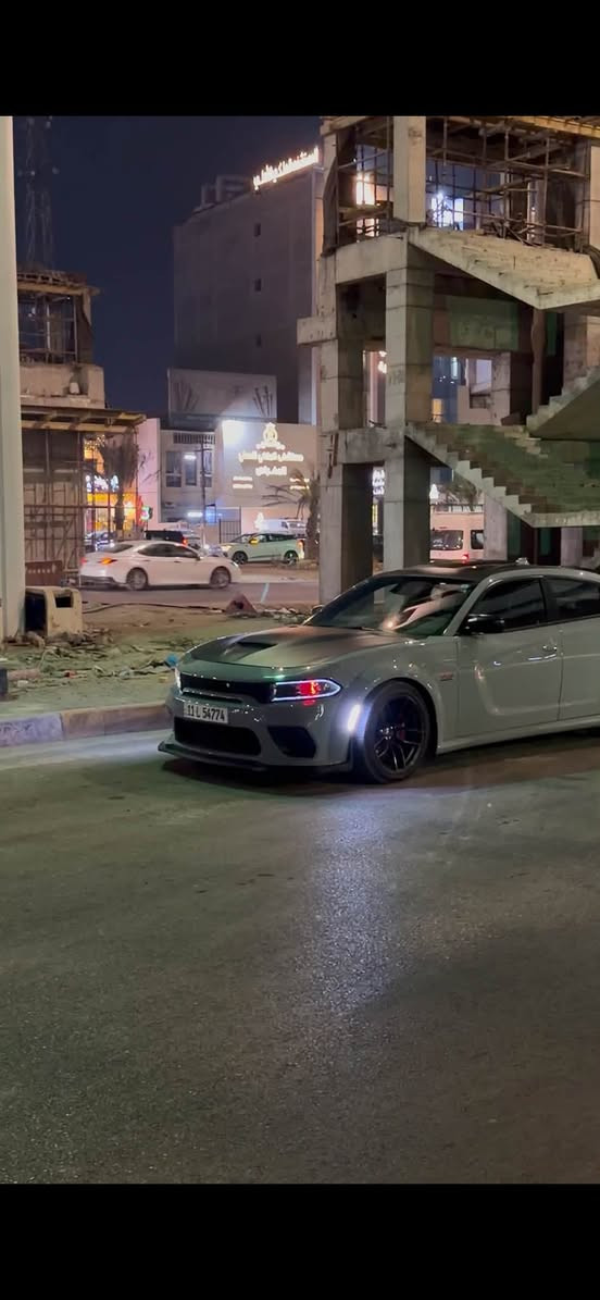 السلام عليكم 
جارجر سكات وايد بدي 2022 لون سموك 
ماشيه 18 الف فقط 
فول مواصفات ما عدا الرادار الامامي 
داخل احمر كشنات كهرباء+تدفئه تبريد امامي خلفي نقاط عمياء سياره مكفوله من كلشي ما عدا الحادث مكينه كير اكسل كهربائياتها عليها بوابات وتفريغ ولف حماوه اويل كاج كان سياره ناصبه وحلوه للمراوس او بيع 338 وبيها مجال شي بسيط او الافضل مراوس بشي اقل بهواي مكاني بغداد الدوره رقمي *********** الي يشوفها هواي يذكرنه بكلمه حلوه❤️
