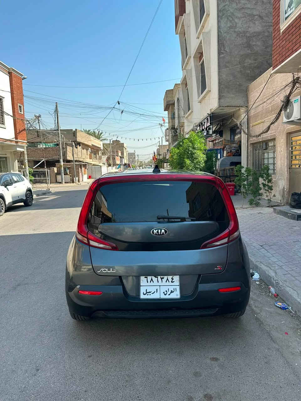 كيا صول 2020 وارد امريكي
مواصفات s المعروفة 
صبغ قبق الجنطة والدعاميه الامامية فقط 
حادثها موضح بالصور الجاملغ الامامي نفسة اجة وياها وانشد بدون تبديل 
السياره داخلة ماشية 12 الف ميل وهسه 17 الف ميل 
جديده جانت متروكة وشرط المشي حقيقي 
تحكم ستيرن 
كامره 
شاشه 
رادار جانبي 
رادار امامي 
جاهزه بدون نقص 
رقم اربيل باسمي 
مكاني بغداد الغزالية 
***********
السعر 125 وبيها مجال بسيط
