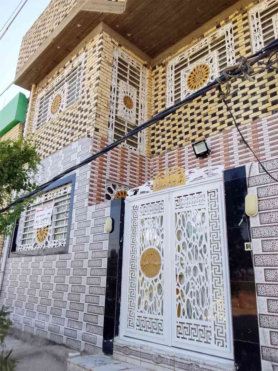 ححي النداء قرب شارع المجمعات
100 مربعه شارع 15 وعلى ساحة تتكون من طابقين استقبال 4 × 6 غرفه 4 × 5 صاله 6 × 6 خابط مطبخ مفتوح الصاله صحيات داخليه وصحيات خارجيه 
الطابق الثاني غرفه 4 × 6 غرفه 4 × 5 صاله 6 × 6 خابط صحيات 
بيت بناء درجه اولى الارضيات الطابقين مرمر والجدران الطابقين سيراميك درجه اولى
السعر ١٤٠ مليون مع المجال للاستفسار الاتصال على الرقم *********** واتساب ابو مسلم الكعبي.
