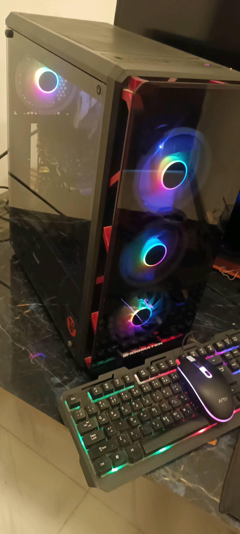 تجميعه كامله كلش نضيفه ستخدام شخصي 
اي لعبه تشغل باداء منتاز 

المعالج: Intel Core i3 الجيل التاسع (i3-9100)

​كارت الشاشة: AMD Radeon RX 580 بسعة 8GB

​الرامات: 16GB DDR4 (قطعتين 8×2)

​التخزين: 2x SSD 120GB (الإجمالي 240GB)

​الباور سبلاي: Thermaltake Smart 500W الأصلي

​اللوحة الأم: ASUS

​الكيس: Fantech مع إضاءة وجوانب زجاجي

معا ماوس ارجيبي 
كيبورد ارجيبي 

شاشه اسمارت حجم 43  فول اجدي 60 هرتز 
محوره بيها عطل بصيط بل لدات تصليحه 15 
سعر 500  وبيها مجال حك الجيه 
المكان بغداد الكرغوليه