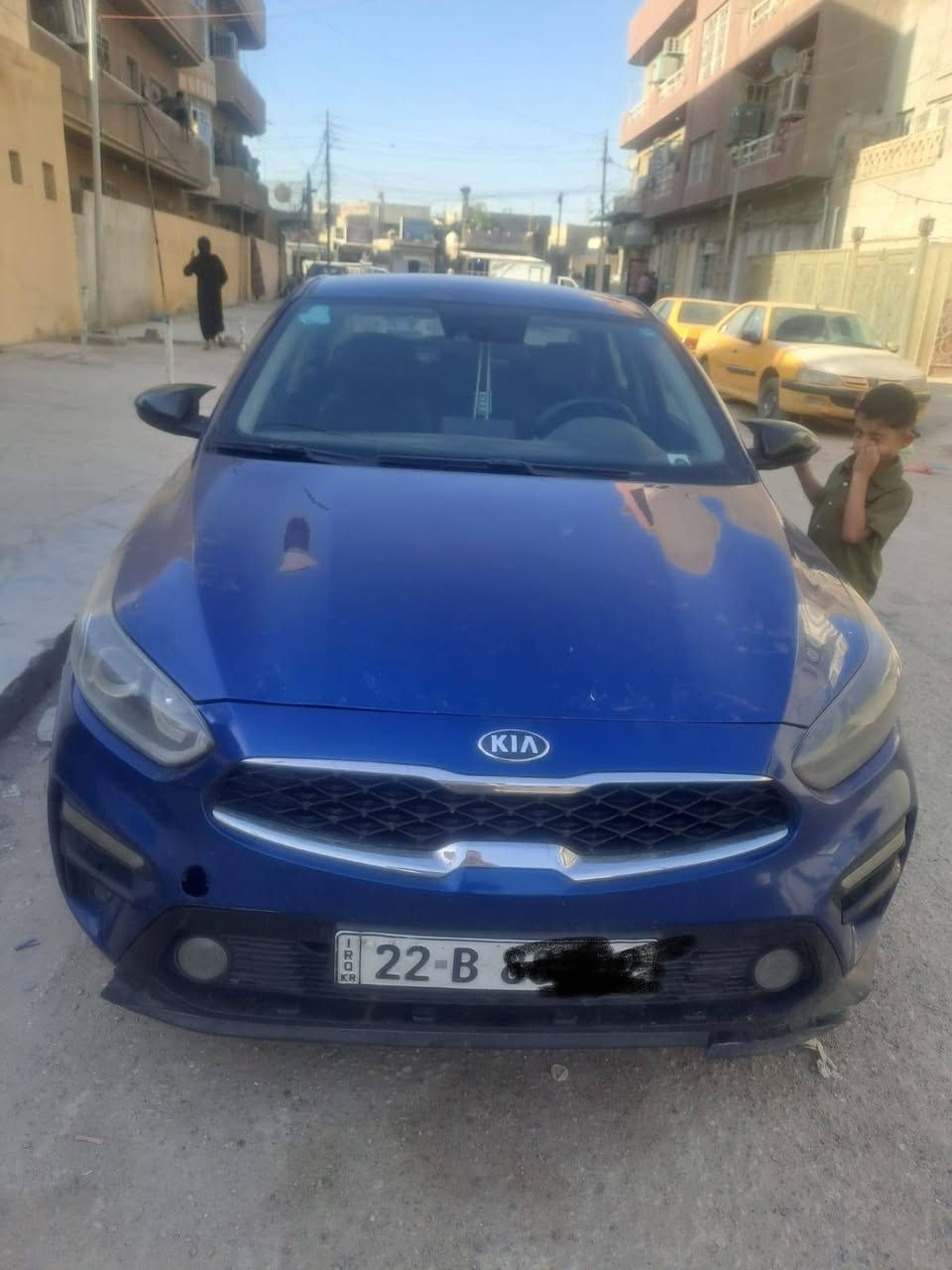 السلام عليكم 👋
*للبيع: كيا فورتي 2021* 🚗  

*اللون*: أزرق 

*المنشأ*: وارد أمريكي  

*الرقم*: أربيل 22

*المكان*: بغداد

*المواصفات:*

- نصف فول 

- رادار أمامي + مثبت سرعة + تحكم سير

- كامرة دوارة

- تحكم ستيرن 

- ايرباكات سليمة

- كير: سيفيتي

- مكينة: 2000 دوش

- ماشيه 77ميل

*الضرر:*  

- موضوح بالصور والسونار 

*السعر: خاص

*للاستفسار:* 

*********** واتساب 

---

الصور واضحة وتبين نظافة السيارة من الداخل والخارج والمكينة

