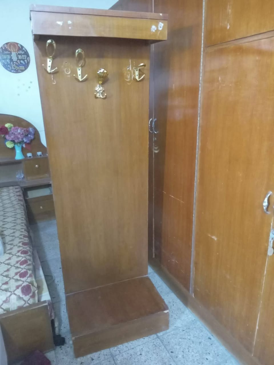 السلام عليكم
عندي غرفة نوم ما عدا الكنتور 
جرباية مع سفنج ضغط عالي
زاويه + ميز تواليت + كومديات عدد 2
الغرفه نجاره قديمه نضيفه 
السعر 100 وبيه مجال 
موجوده بحي الجهاد  التواصل على الرقم 
***********
