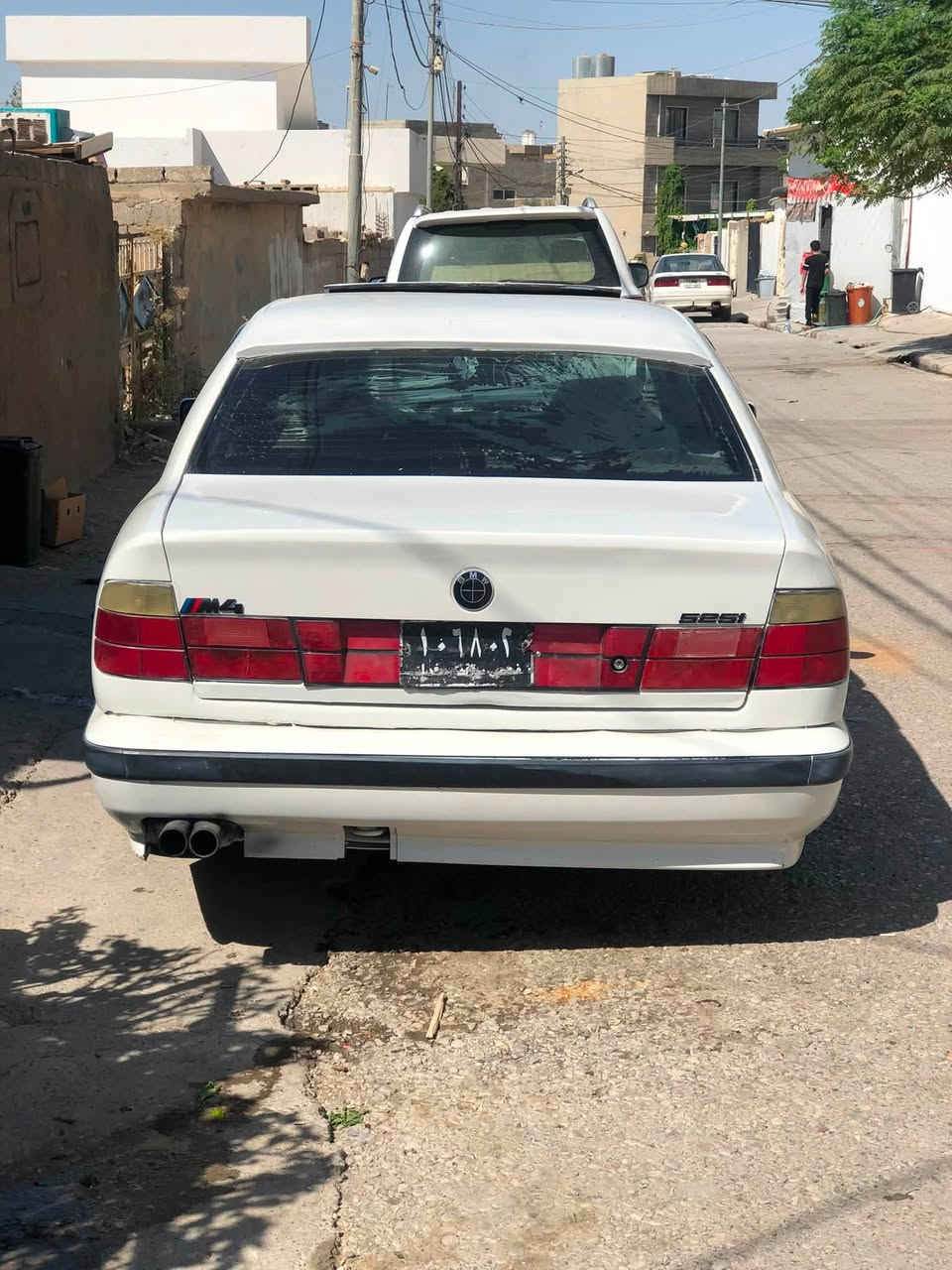 BMW 1993 525i
بۆفرۆشتن گێڕ مکینە ئەکسل بەشەرت 
دەعامی M چەمبەرM
ویل حەسیر تایەو ویلی لۆکی لەژێرە 
لایت عەلقە و زینۆ 
لایت ودەعامی و بەگلاید تازەیەی بۆ بەسراوە 
جامی پێشەوە تازەیە
بستێک لێدانی هەیە چەمەلەغی پێشەوەی لای سەکن 
هەموگیانی بەشەرت
فول گەنجانەیە 
نرخ ٢٩گەڵا$ مجالێک 
شوێن هەولێر بەحرکە 
***********
